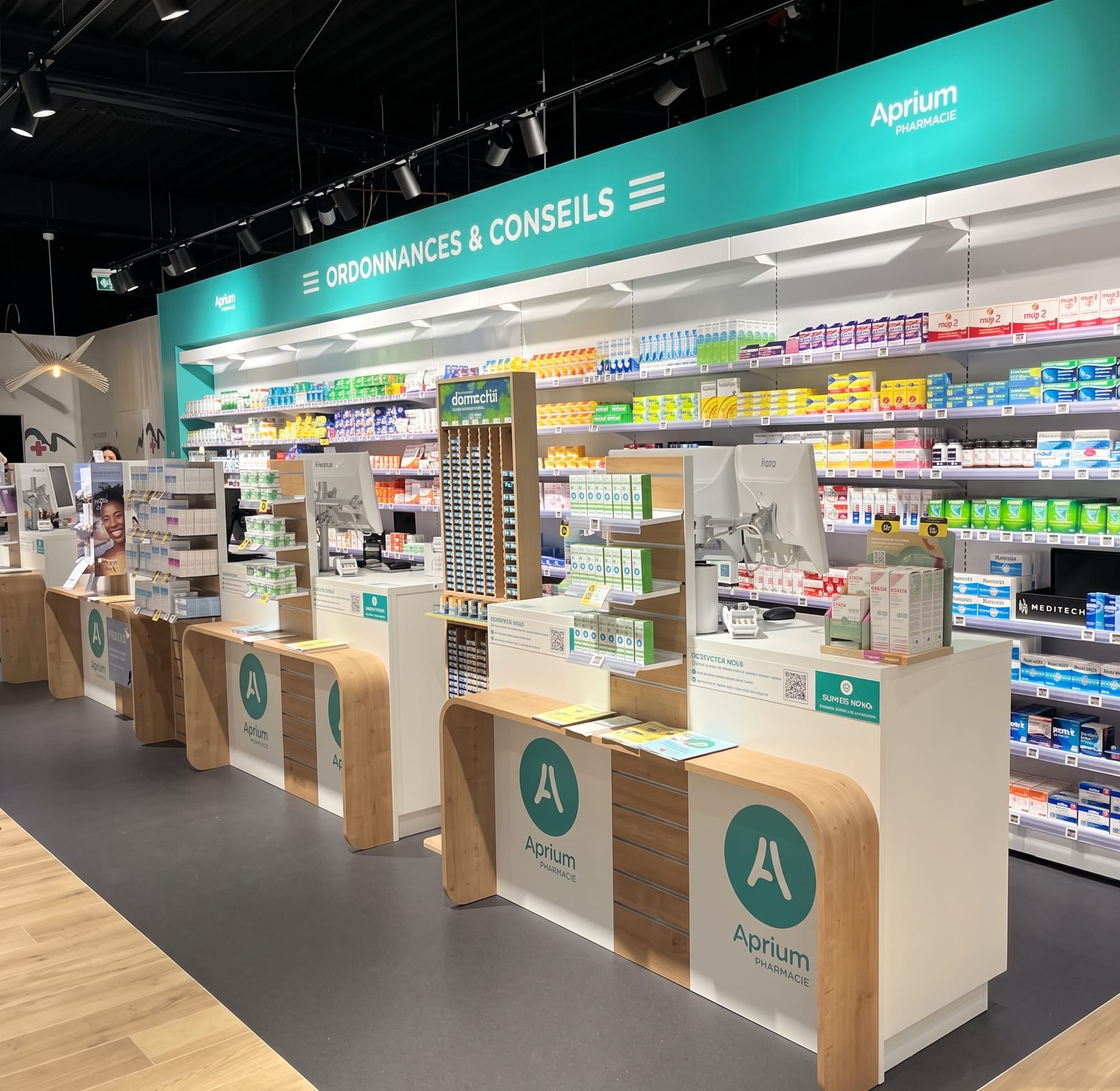 Comptoirs « Ordonnances & conseils » de la Grande Pharmacie de Marlioz